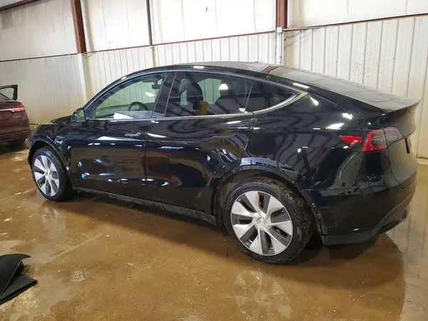 7SAYGDEEXPF643013 2023 TESLA MODEL Y - Image 2