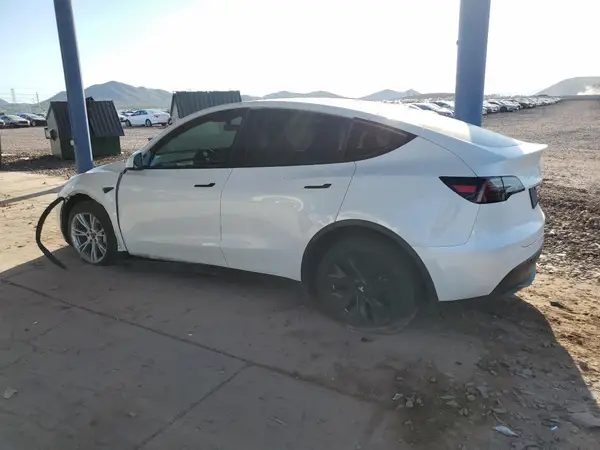 7SAYGDEEXPF646087 2023 TESLA MODEL Y - Image 2