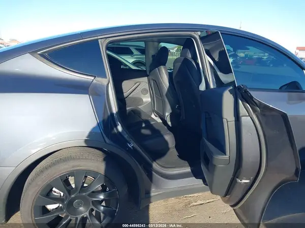 7SAYGDEEXPF647403 2023 TESLA MODEL Y - Image 8