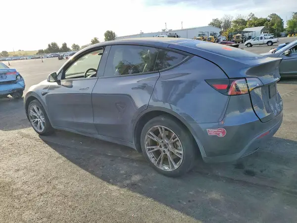 7SAYGDEEXPF647479 2023 TESLA MODEL Y - Image 2