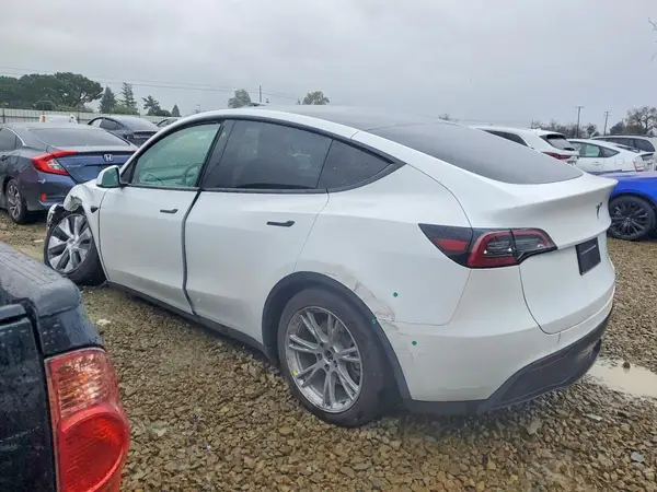7SAYGDEEXPF667439 2023 TESLA MODEL Y - Image 2