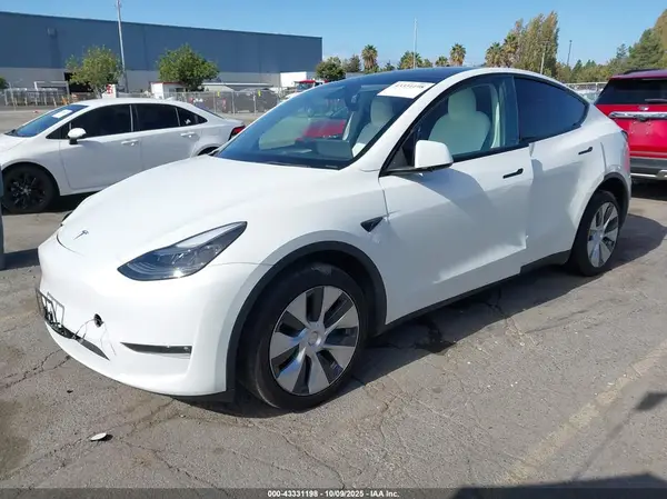 7SAYGDEEXPF675234 2023 TESLA MODEL Y - Image 2
