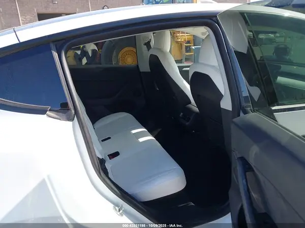 7SAYGDEEXPF675234 2023 TESLA MODEL Y - Image 8
