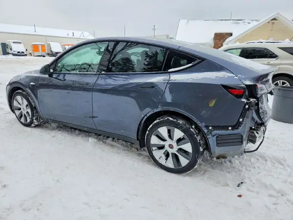 7SAYGDEEXPF683494 2023 TESLA MODEL Y - Image 2