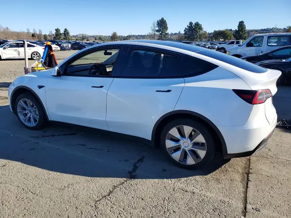 7SAYGDEEXPF683852 2023 TESLA MODEL Y - Image 2
