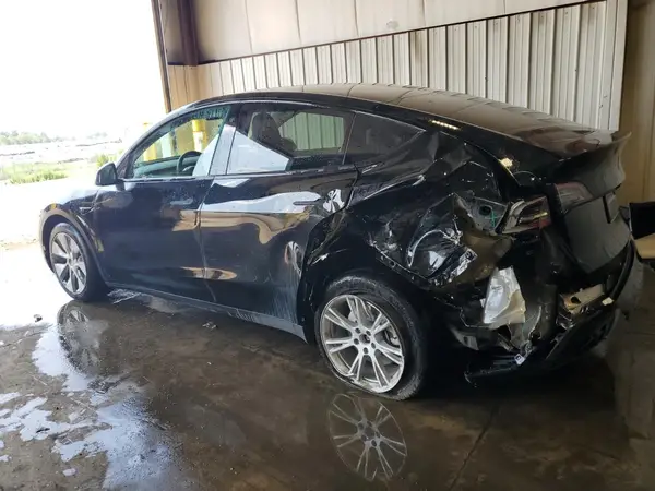 7SAYGDEEXPF683978 2023 TESLA MODEL Y - Image 2