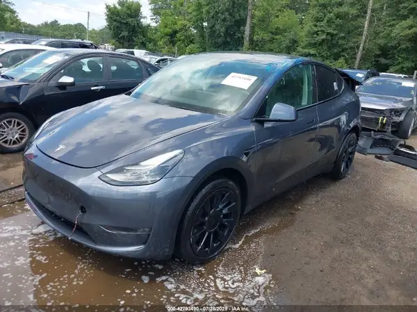 7SAYGDEEXPF697167 2023 TESLA MODEL Y - Image 2