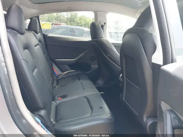 7SAYGDEEXPF697167 2023 TESLA MODEL Y - Image 8