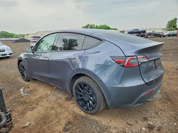 7SAYGDEEXPF698951 2023 TESLA MODEL Y - Image 2