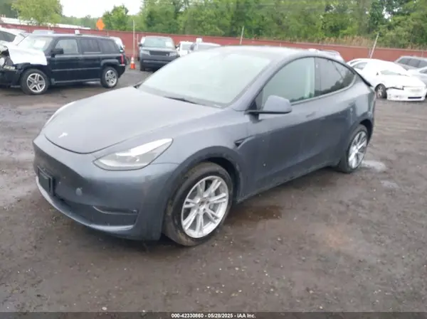 7SAYGDEEXPF699677 2023 TESLA MODEL Y - Image 2