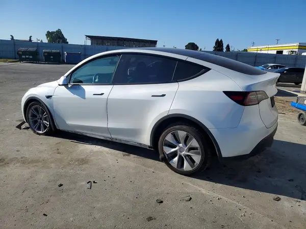 7SAYGDEEXPF741569 2023 TESLA MODEL Y - Image 2