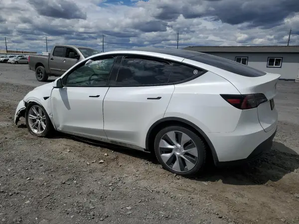7SAYGDEEXPF745993 2023 TESLA MODEL Y - Image 2