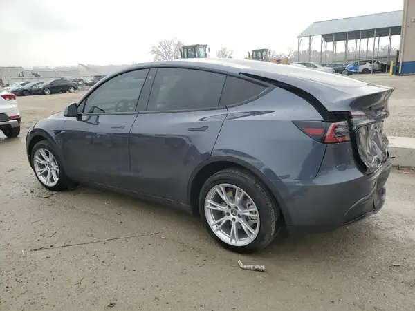 7SAYGDEEXPF747582 2023 TESLA MODEL Y - Image 2