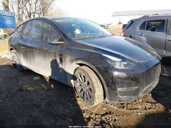 7SAYGDEEXPF750496 2023 TESLA MODEL Y - Image 1