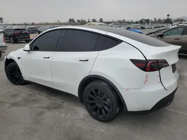 7SAYGDEEXPF750806 2023 TESLA MODEL Y - Image 2
