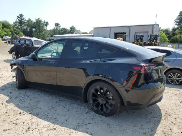 7SAYGDEEXPF751826 2023 TESLA MODEL Y - Image 2
