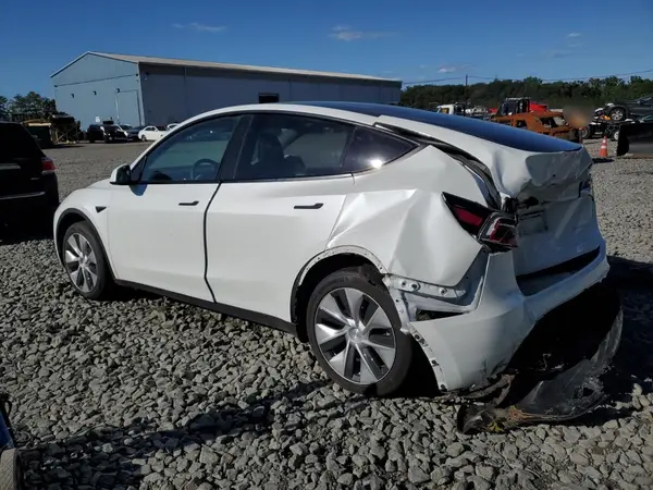 7SAYGDEEXPF758792 2023 TESLA MODEL Y - Image 2