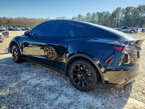 7SAYGDEEXPF760493 2023 TESLA MODEL Y - Image 2