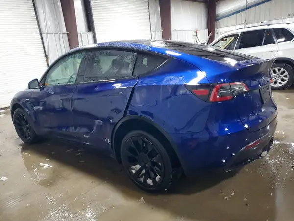 7SAYGDEEXPF760915 2023 TESLA MODEL Y - Image 2