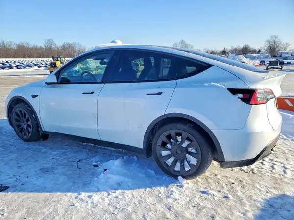 7SAYGDEEXPF761398 2023 TESLA MODEL Y - Image 2