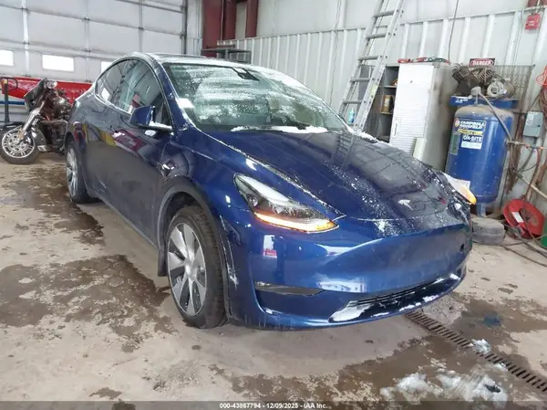 7SAYGDEEXPF764494 2023 TESLA MODEL Y - Image 1