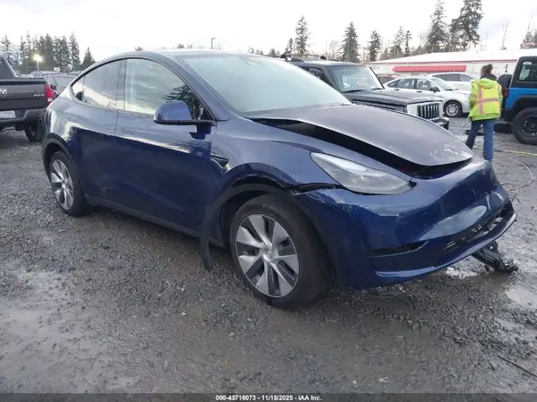 7SAYGDEEXPF767296 2023 TESLA MODEL Y - Image 1