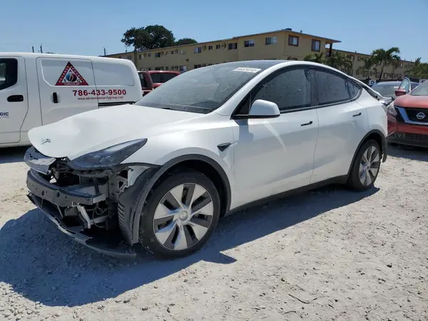 7SAYGDEEXPF770800 2023 TESLA MODEL Y - Image 1