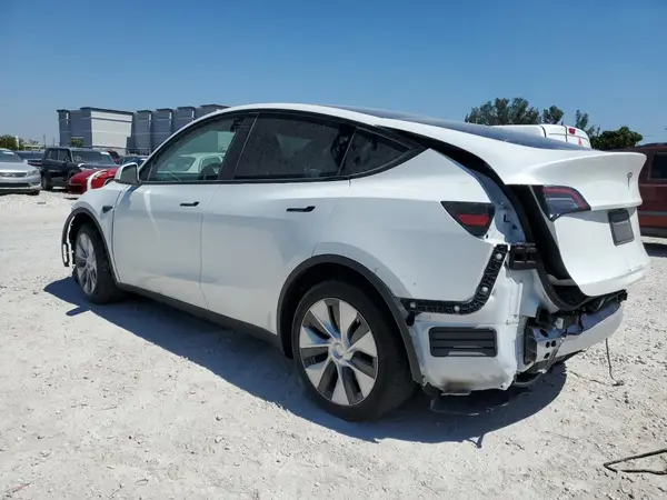 7SAYGDEEXPF770800 2023 TESLA MODEL Y - Image 2