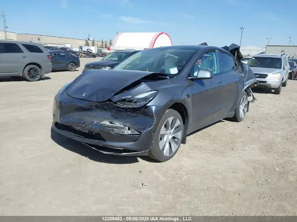 7SAYGDEEXPF780744 2023 TESLA MODEL Y - Image 2