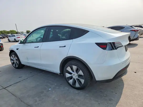 7SAYGDEEXPF780999 2023 TESLA MODEL Y - Image 2