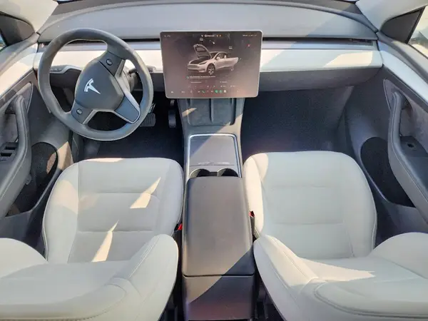 7SAYGDEEXPF780999 2023 TESLA MODEL Y - Image 8