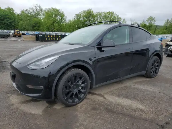 7SAYGDEEXPF781375 2023 TESLA MODEL Y - Image 1