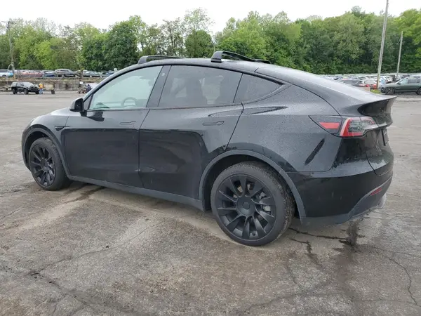 7SAYGDEEXPF781375 2023 TESLA MODEL Y - Image 2