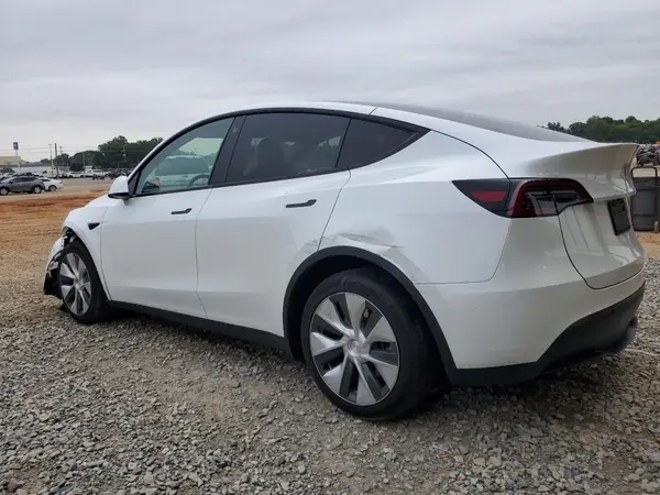 7SAYGDEEXPF781926 2023 TESLA MODEL Y - Image 2
