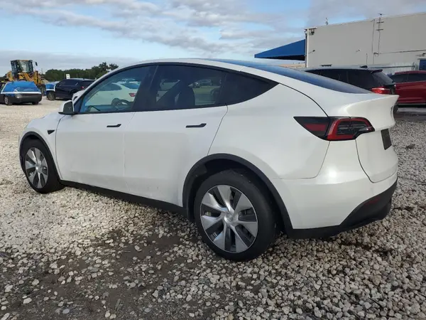 7SAYGDEEXPF782154 2023 TESLA MODEL Y - Image 2