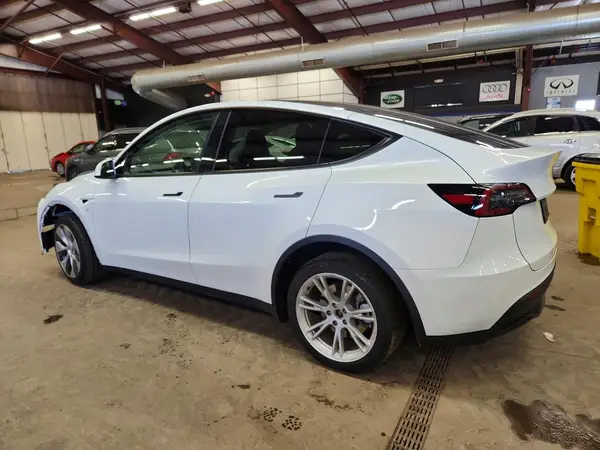 7SAYGDEEXPF786494 2023 TESLA MODEL Y - Image 2