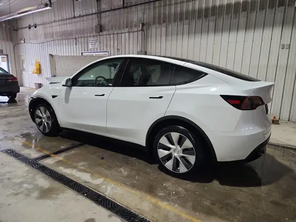7SAYGDEEXPF801480 2023 TESLA MODEL Y - Image 2