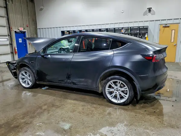 7SAYGDEEXPF802063 2023 TESLA MODEL Y - Image 2