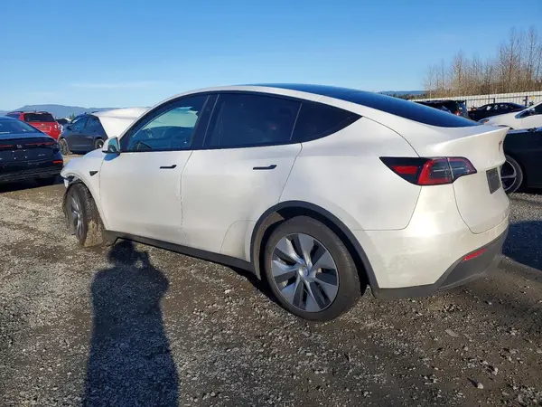 7SAYGDEEXPF802080 2023 TESLA MODEL Y - Image 2