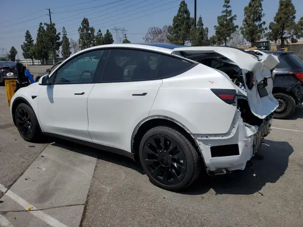 7SAYGDEEXPF807263 2023 TESLA MODEL Y - Image 2