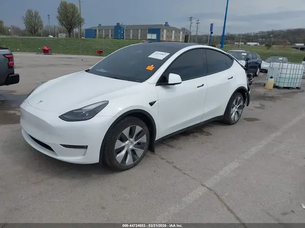 7SAYGDEEXPF809174 2023 TESLA MODEL Y - Image 2