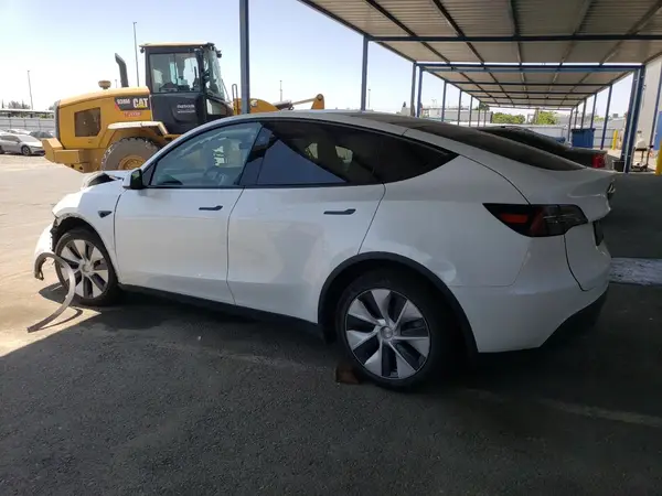 7SAYGDEEXPF809644 2023 TESLA MODEL Y - Image 2