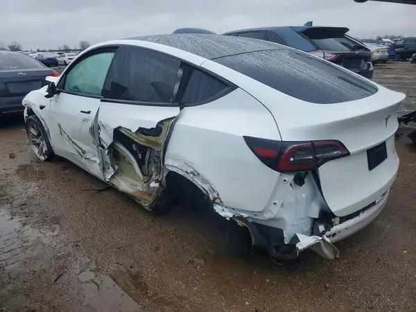 7SAYGDEEXPF809921 2023 TESLA MODEL Y - Image 2