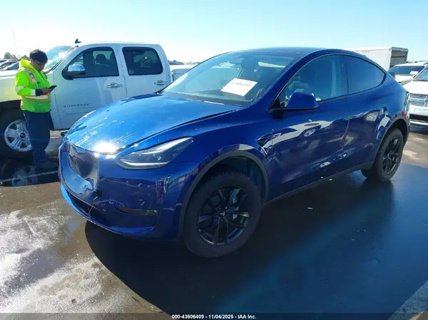 7SAYGDEEXPF822927 2023 TESLA MODEL Y - Image 2