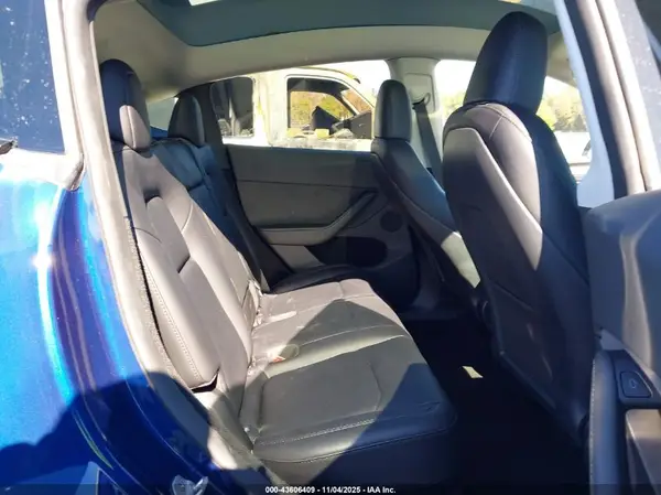 7SAYGDEEXPF822927 2023 TESLA MODEL Y - Image 8