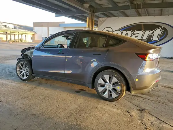7SAYGDEEXPF827528 2023 TESLA MODEL Y - Image 2
