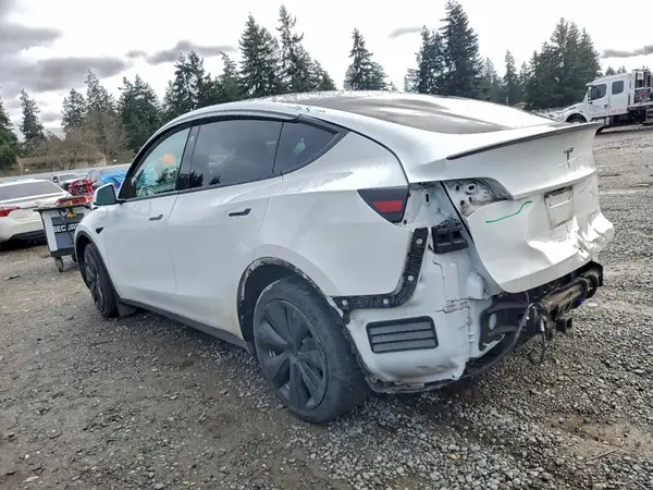 7SAYGDEEXPF830378 2023 TESLA MODEL Y - Image 2