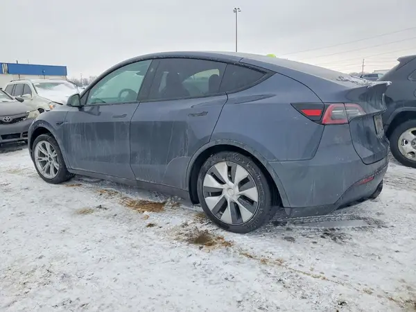 7SAYGDEEXPF841008 2023 TESLA MODEL Y - Image 2