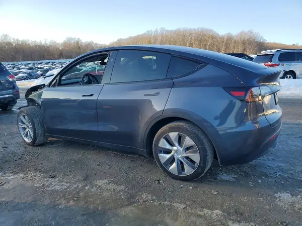 7SAYGDEEXPF851117 2023 TESLA MODEL Y - Image 2