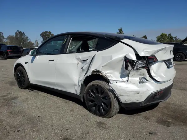 7SAYGDEEXPF851943 2023 TESLA MODEL Y - Image 2